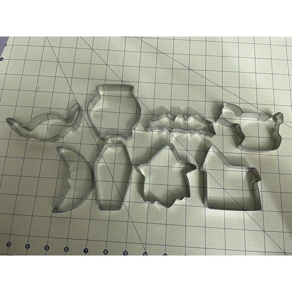 Cookie Cutters Assorted Shapes Lot of 18 Metal Holiday Halloween & Other Shapes - Picture 2 of 4